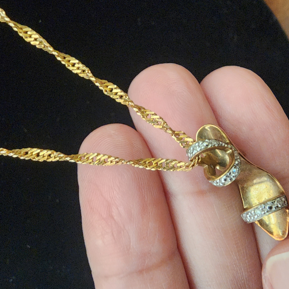 10KT GOLD HIGH HEEL NECKLACE